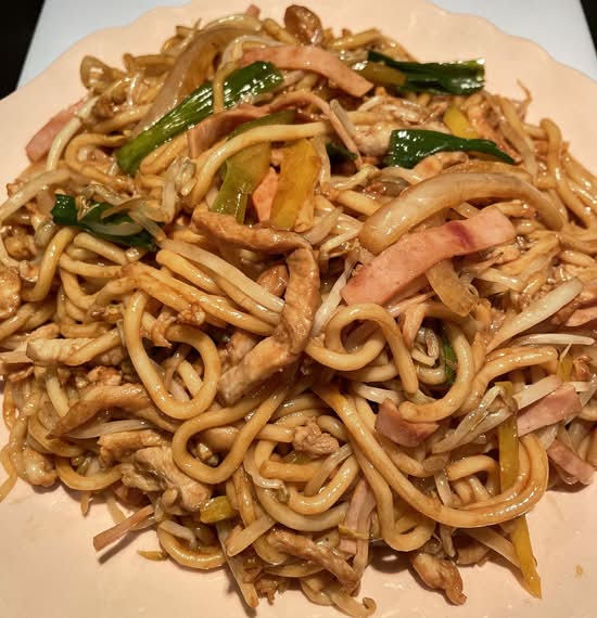 Pan-Fried Chinese Spaghetti with Assorted Meat 三絲炒瀨